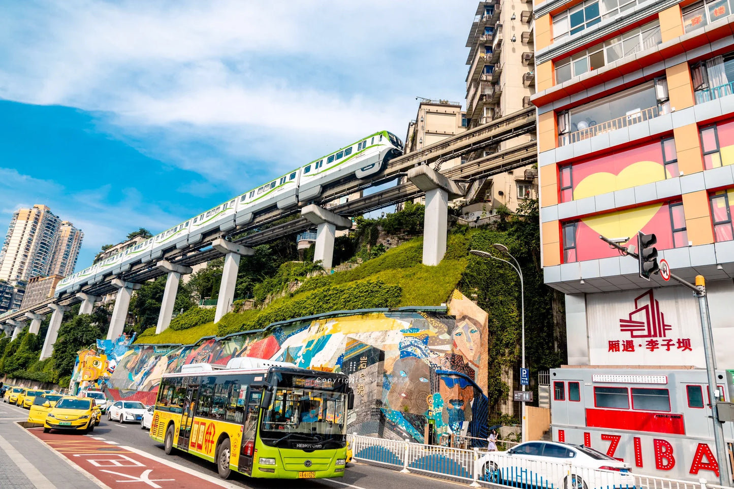 4-Day Chongqing Group Tour – Mountain City, Karst Wonders & Local Flavors