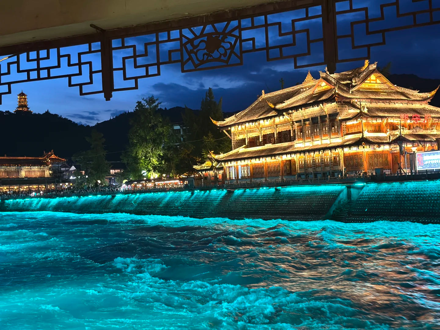 Executive Jiuzhai Discovery: A 3-Day Luxury Small Group Tour with 1+1 Captain's Seats