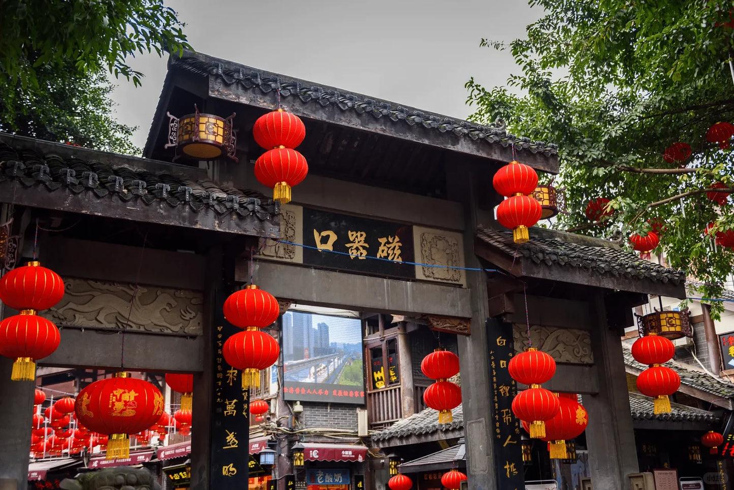 Chengdu &amp; Chongqing: A 6‑Day Photogenic City Walk with Pandas, Hotpot &amp; Skyline