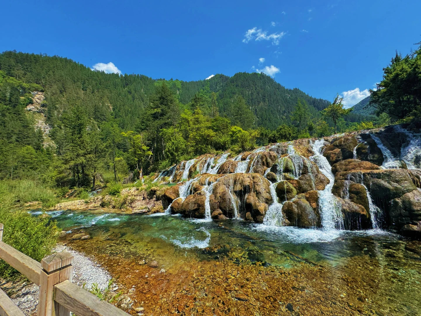Executive Jiuzhai Discovery: A 3-Day Luxury Small Group Tour with 1+1 Captain's Seats