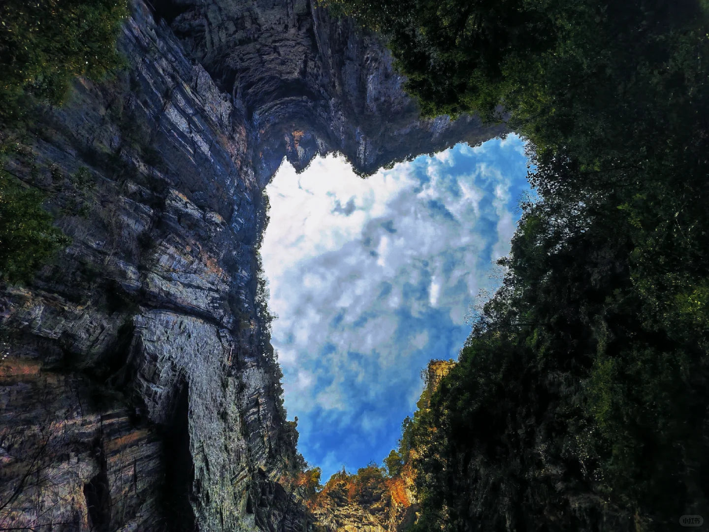 Super V Comfort: A 5-Day Premium Chongqing Discovery Tour with Cliffside Stays &amp; Hot Pot with a View