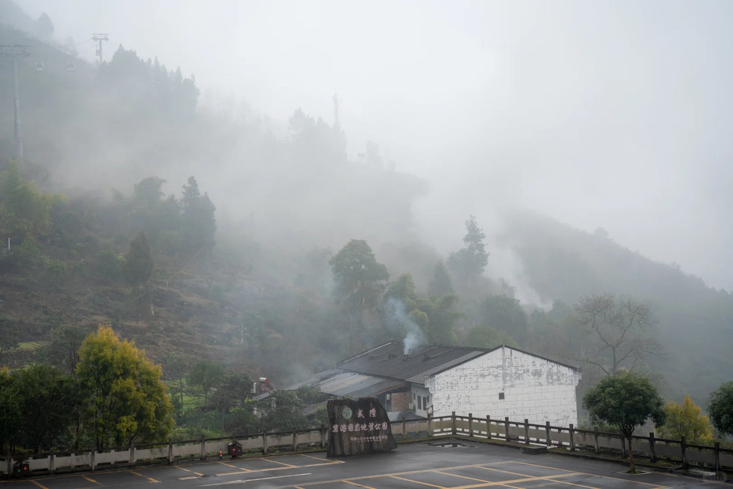 Super V Comfort: A 5-Day Premium Chongqing Discovery Tour with Cliffside Stays &amp; Hot Pot with a View