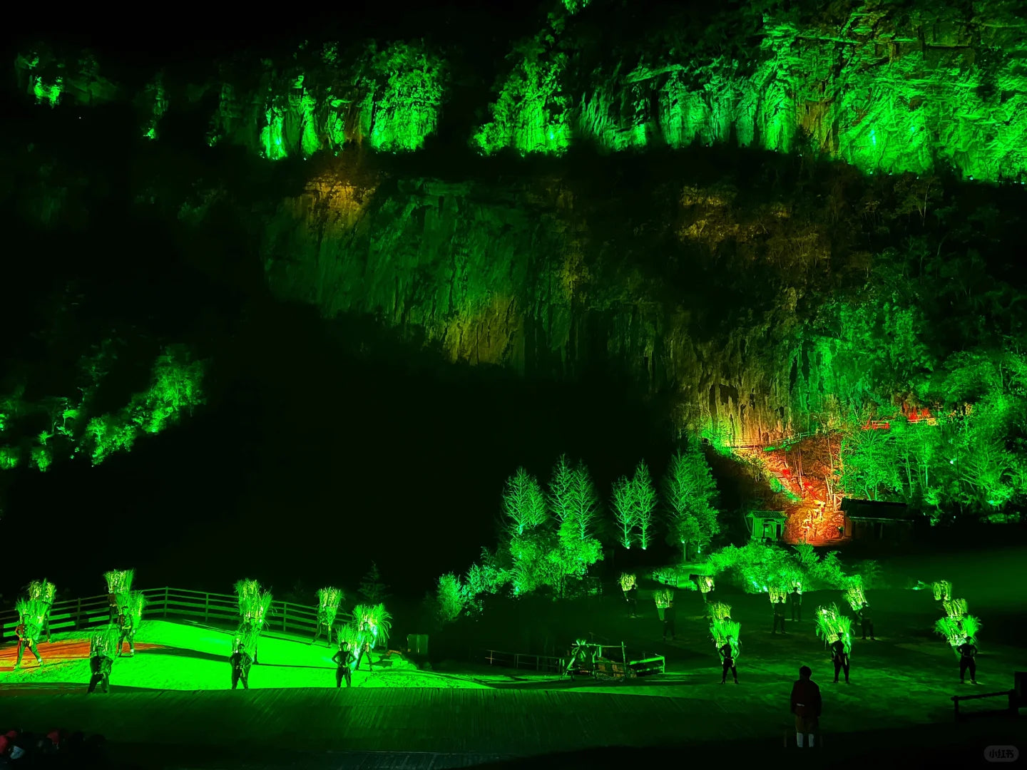Super V Comfort: A 5-Day Premium Chongqing Discovery Tour with Cliffside Stays &amp; Hot Pot with a View