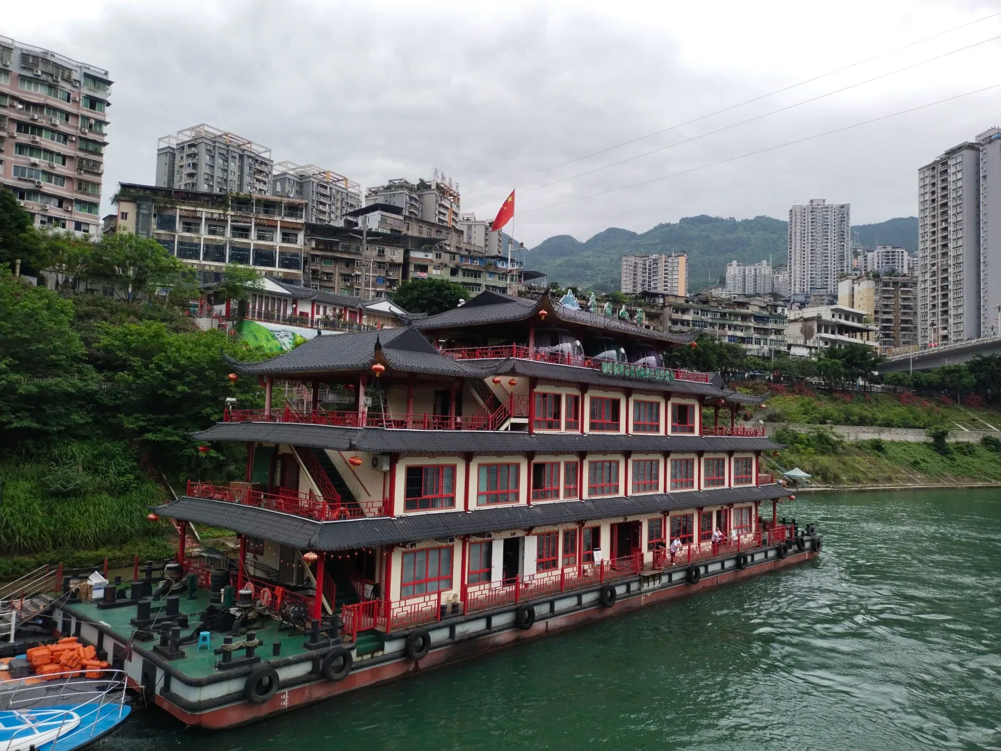 Super V Comfort: A 5-Day Premium Chongqing Discovery Tour with Cliffside Stays &amp; Hot Pot with a View