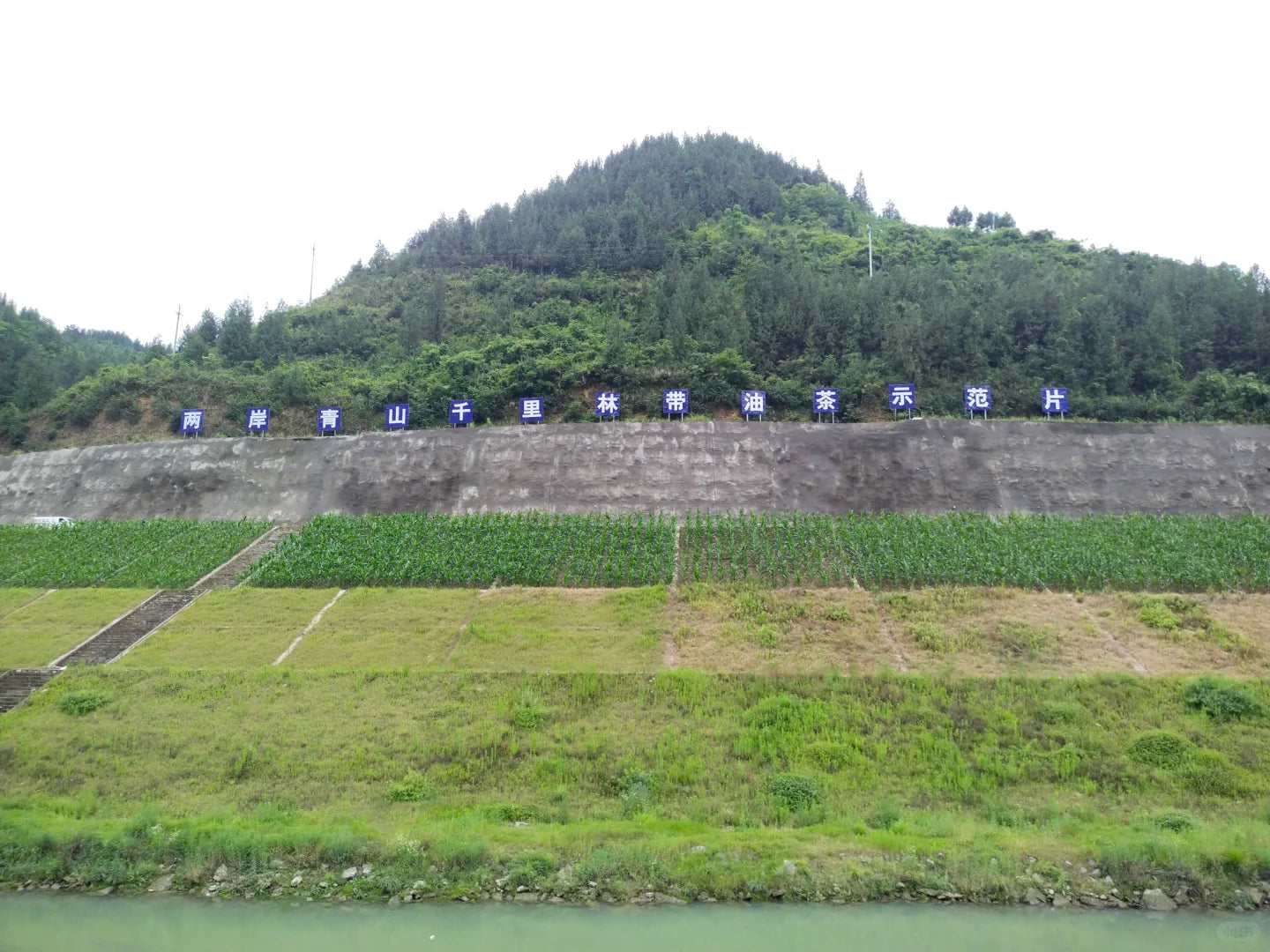 Super V Comfort: A 5-Day Premium Chongqing Discovery Tour with Cliffside Stays &amp; Hot Pot with a View