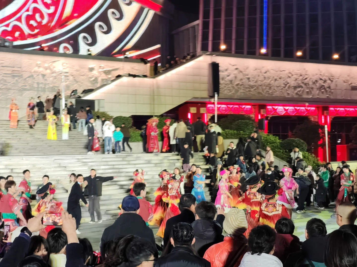 Super V Comfort: A 5-Day Premium Chongqing Discovery Tour with Cliffside Stays &amp; Hot Pot with a View