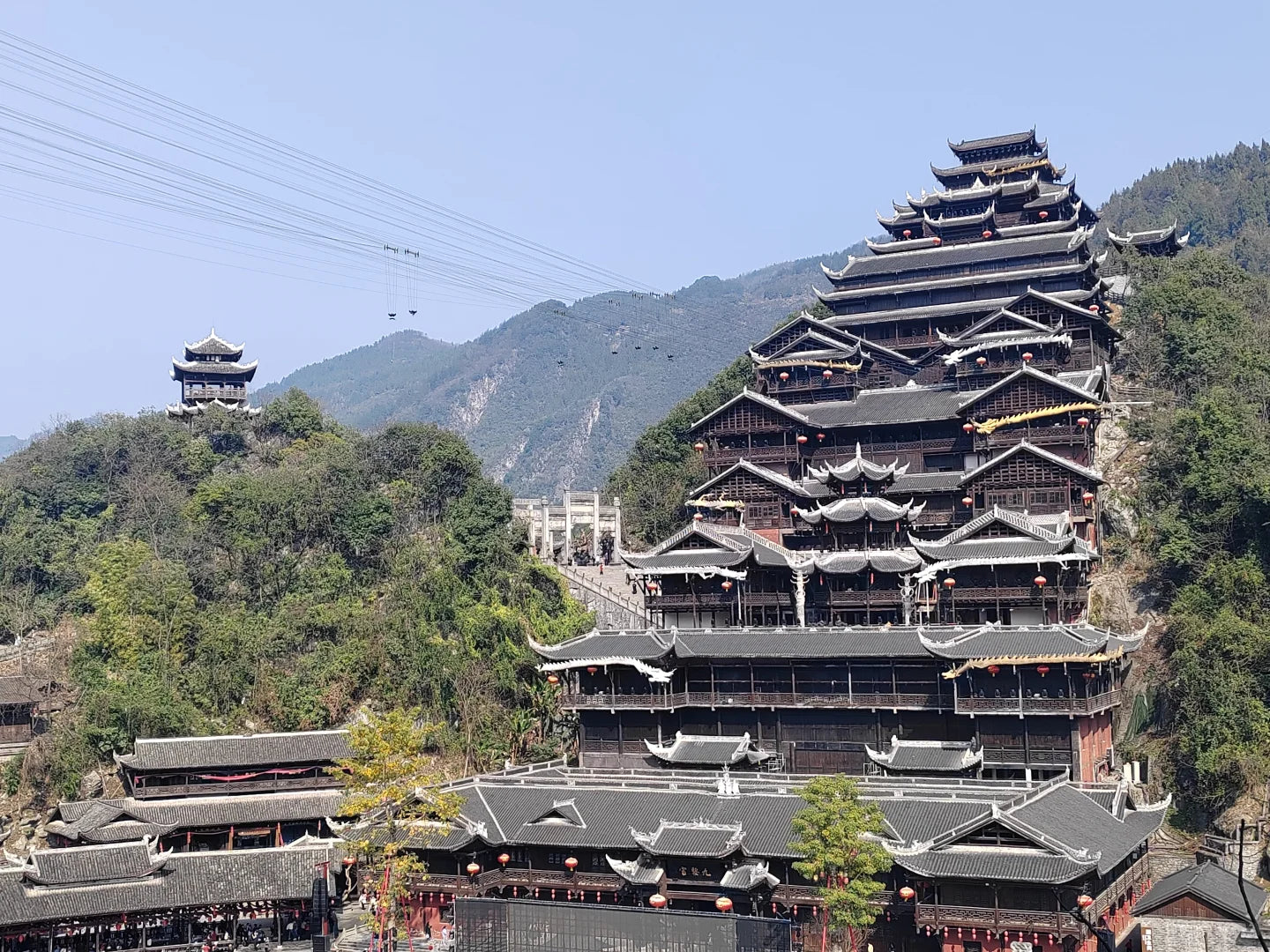 Super V Comfort: A 5-Day Premium Chongqing Discovery Tour with Cliffside Stays &amp; Hot Pot with a View