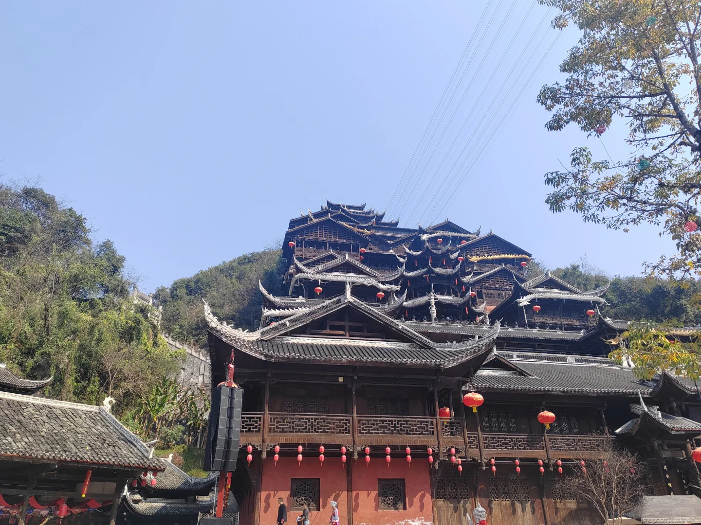 Super V Comfort: A 5-Day Premium Chongqing Discovery Tour with Cliffside Stays &amp; Hot Pot with a View