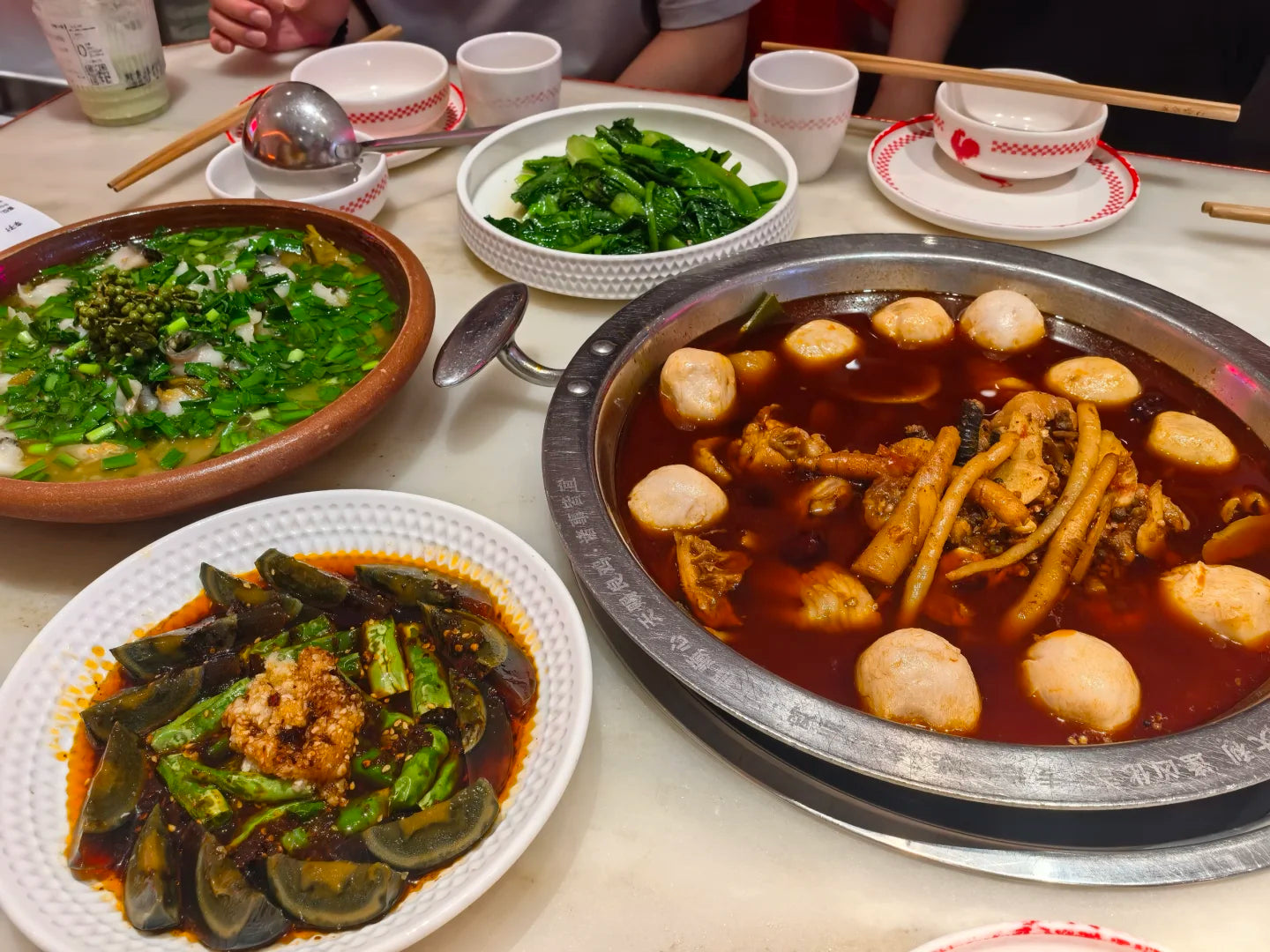 Super V Comfort: A 5-Day Premium Chongqing Discovery Tour with Cliffside Stays &amp; Hot Pot with a View