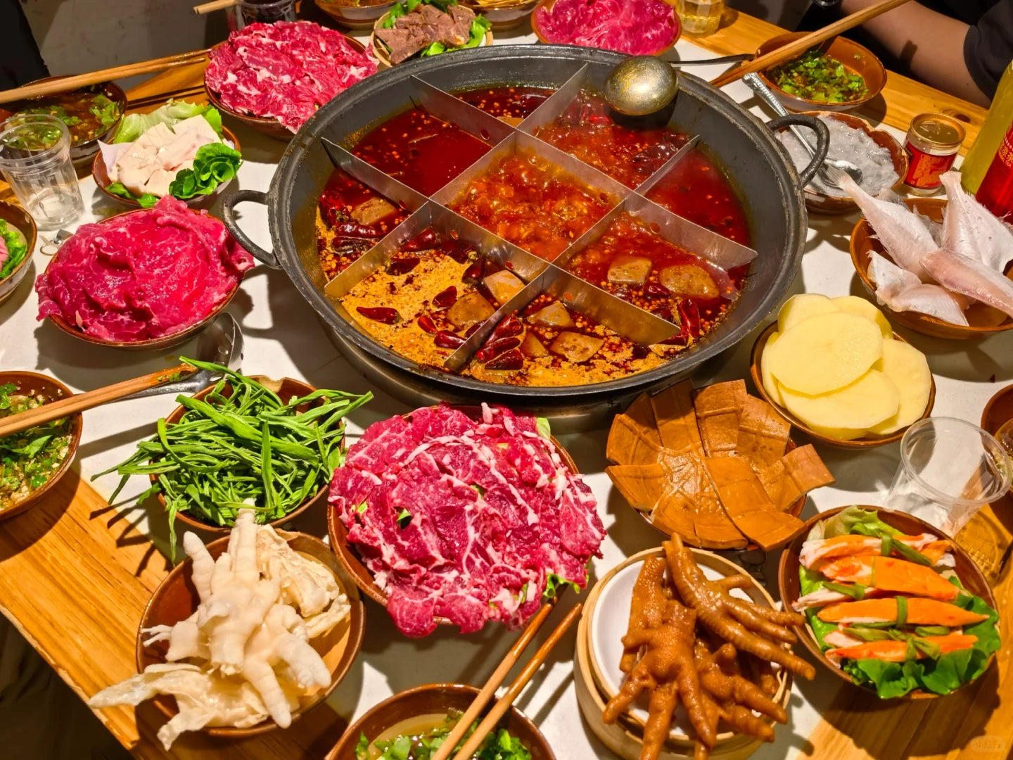Super V Comfort: A 5-Day Premium Chongqing Discovery Tour with Cliffside Stays &amp; Hot Pot with a View