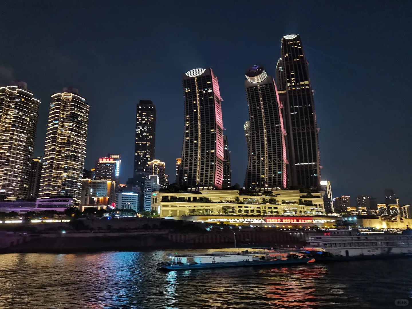 Trendy Chongqing: A 5-Day Discovery Tour with Dazu Rock Carvings &amp; Hotpot