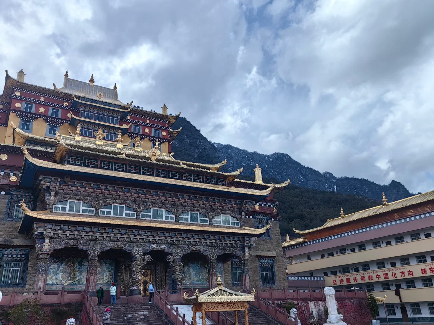 Gan-A-Liang Grand Loop: An 8-Day Journey Through Western Sichuan's Hidden Treasures