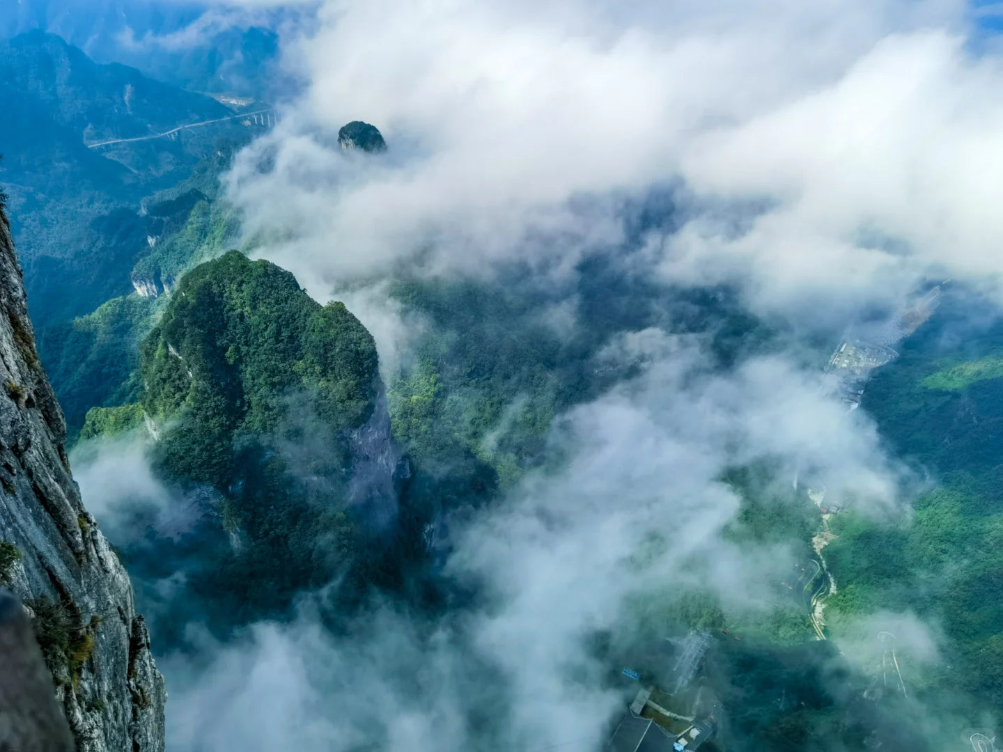 8-Day Chengdu, Chongqing & Zhangjiajie Small Group Tour